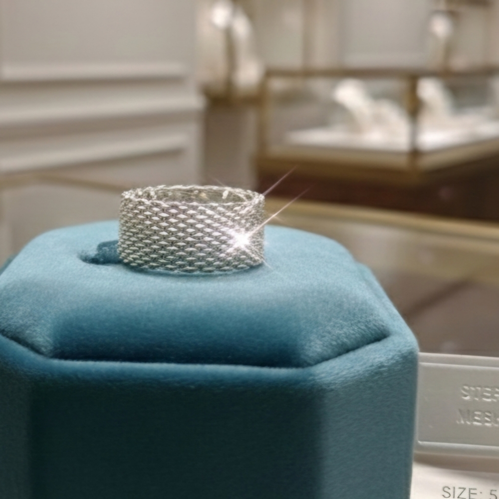 Mint Condition 925 Sterling Silver Wide Mesh Ring (Size 5.)
